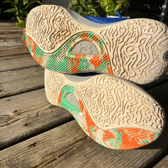 Under Armour Size 5 Youth Gym Shoes Colorful Blue Tennis Shoes Kids Sneakers - Picture 11 of 13